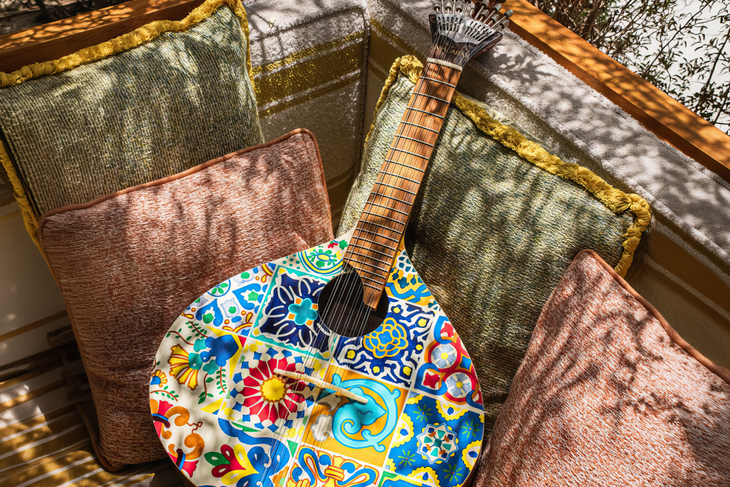Thumb lana lusa restaurant dubai azulejo i guitar
